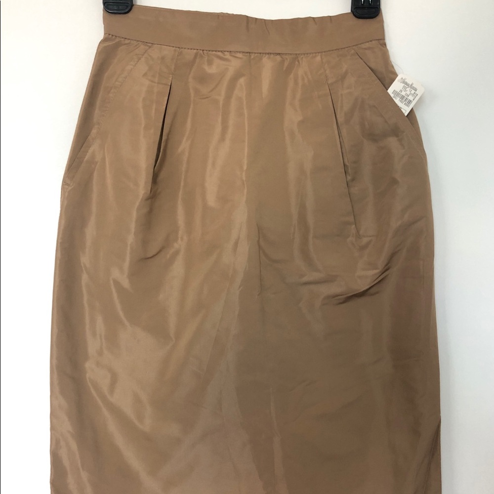 Dolce and Gabbana Midi-Skirt.